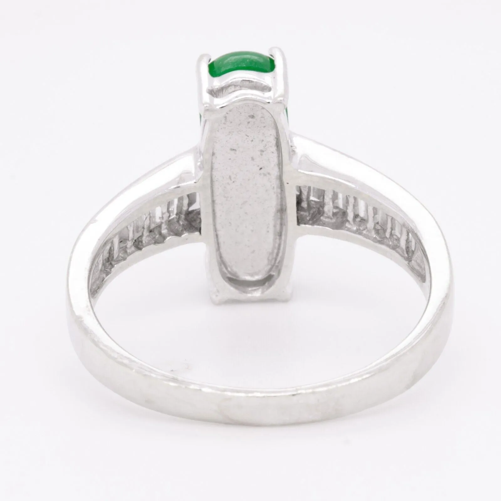 18k White Gold Oblong Oval Emerald & Straight Baguette Ring 0.35ctw G VS2 3.3g