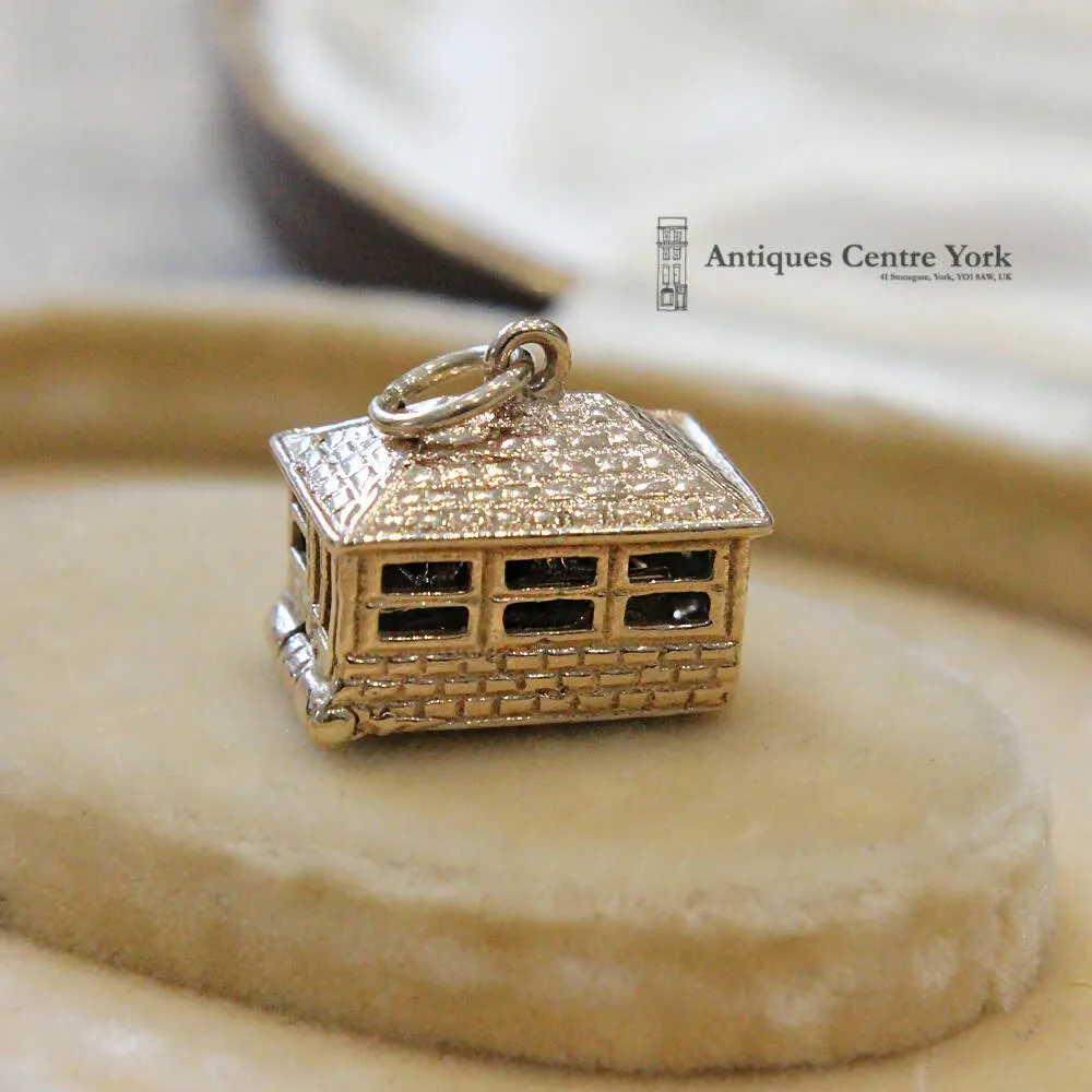 1960's 9ct Opening Garage Charm