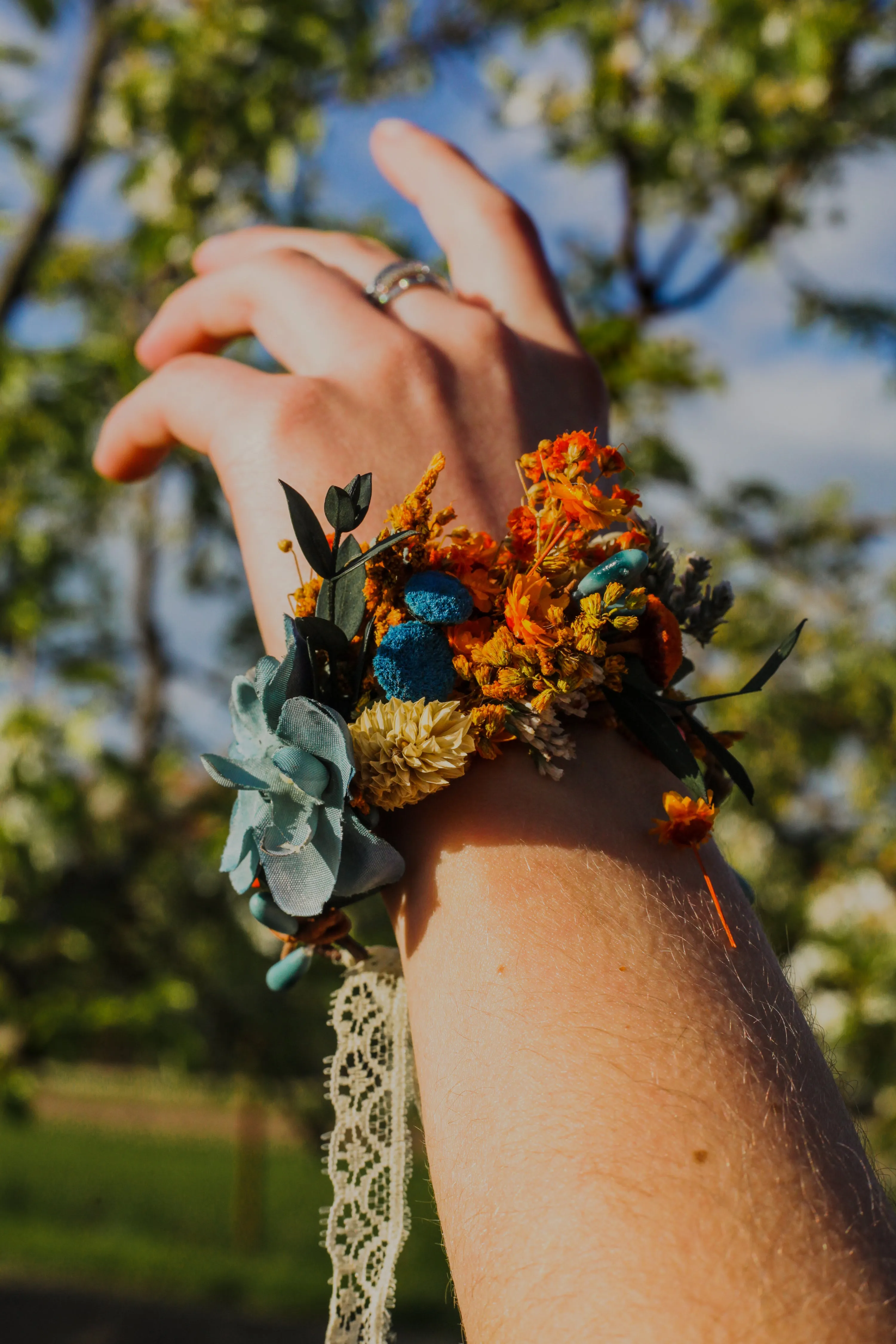 Bridal flower bracelet Meadow wrist corsage Natural flower bracelet Adjustable Magaela handmade Bridesmaid bracelets Jewellery Customisable