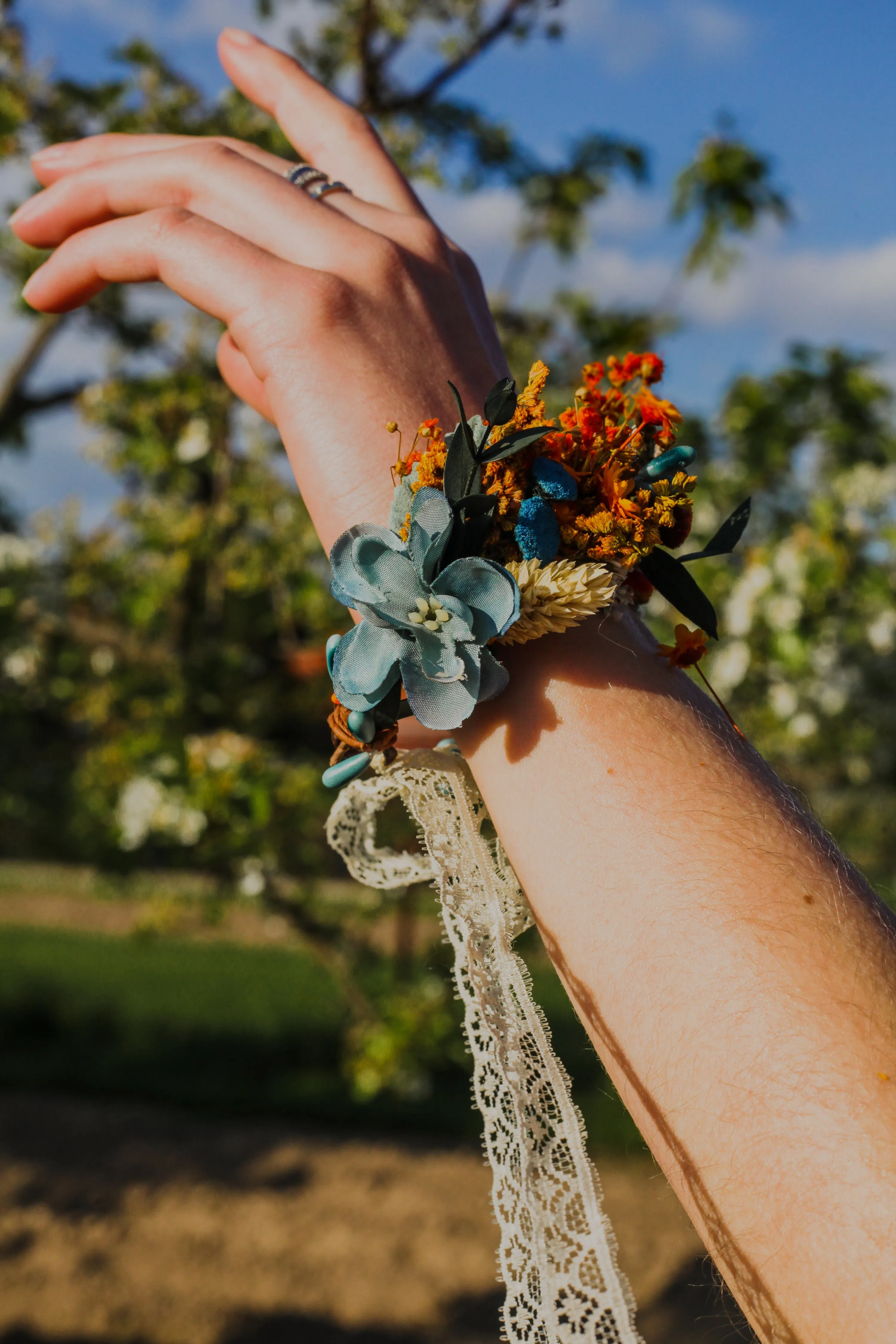 Bridal flower bracelet Meadow wrist corsage Natural flower bracelet Adjustable Magaela handmade Bridesmaid bracelets Jewellery Customisable