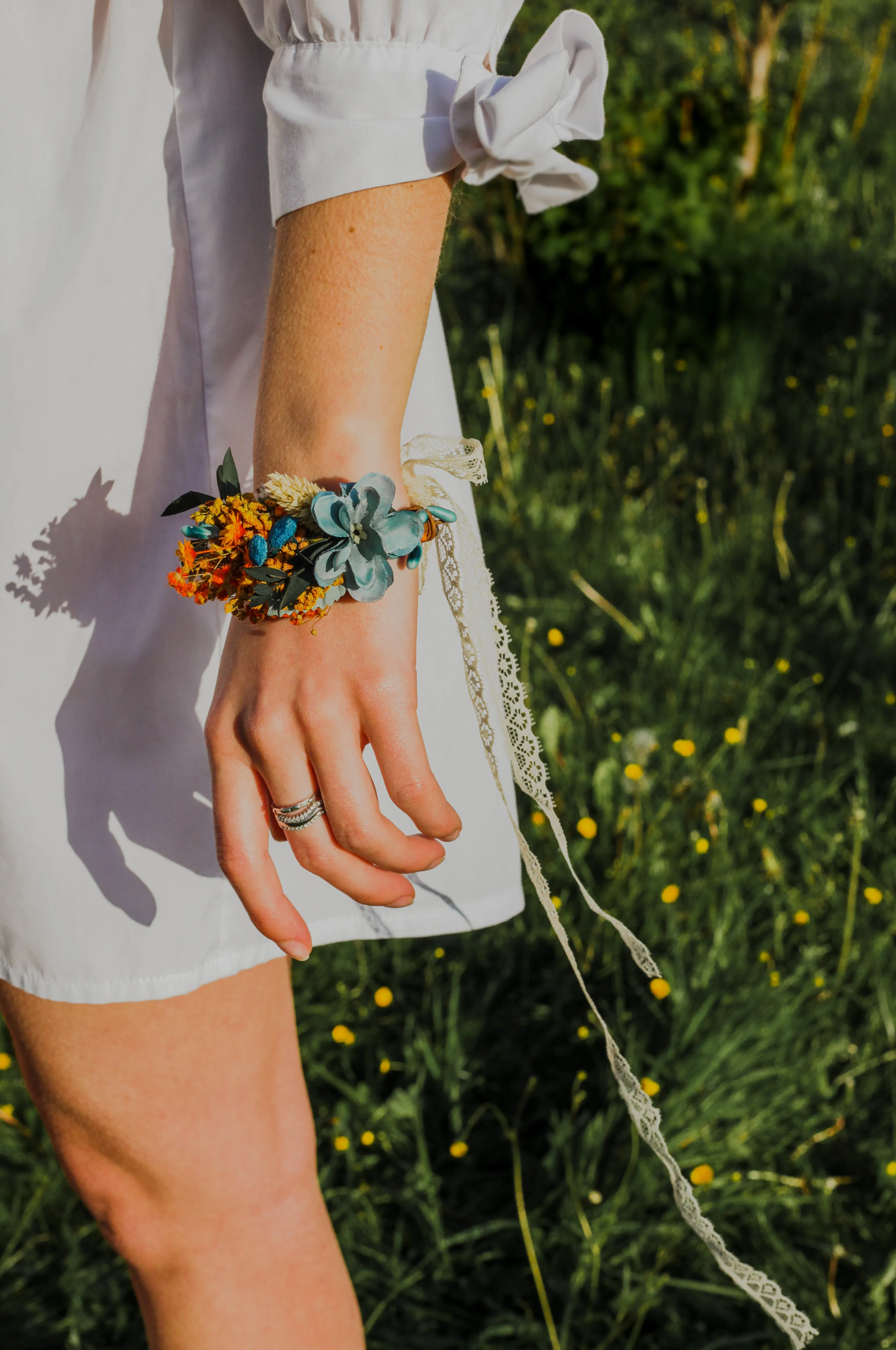 Bridal flower bracelet Meadow wrist corsage Natural flower bracelet Adjustable Magaela handmade Bridesmaid bracelets Jewellery Customisable