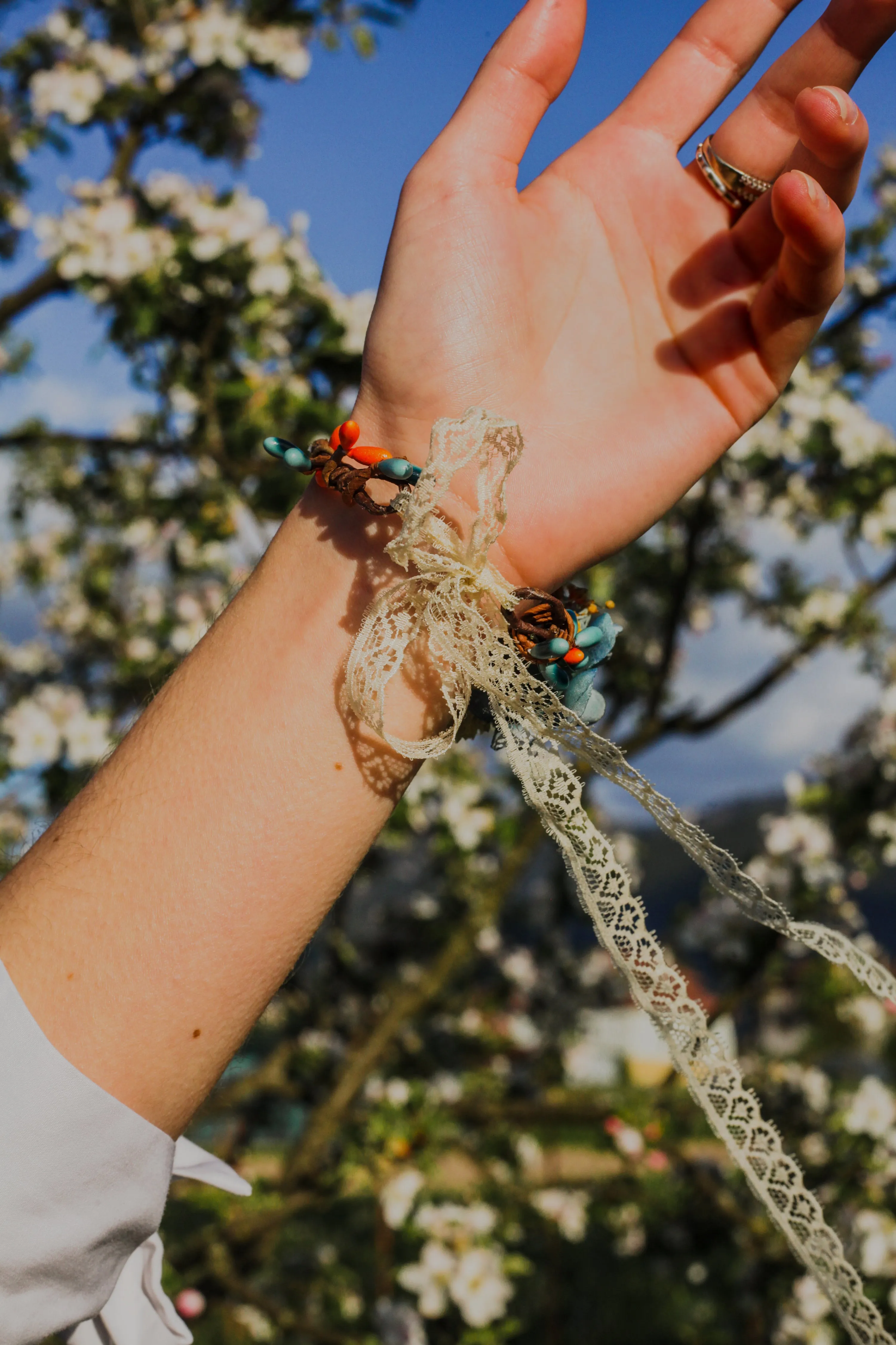 Bridal flower bracelet Meadow wrist corsage Natural flower bracelet Adjustable Magaela handmade Bridesmaid bracelets Jewellery Customisable