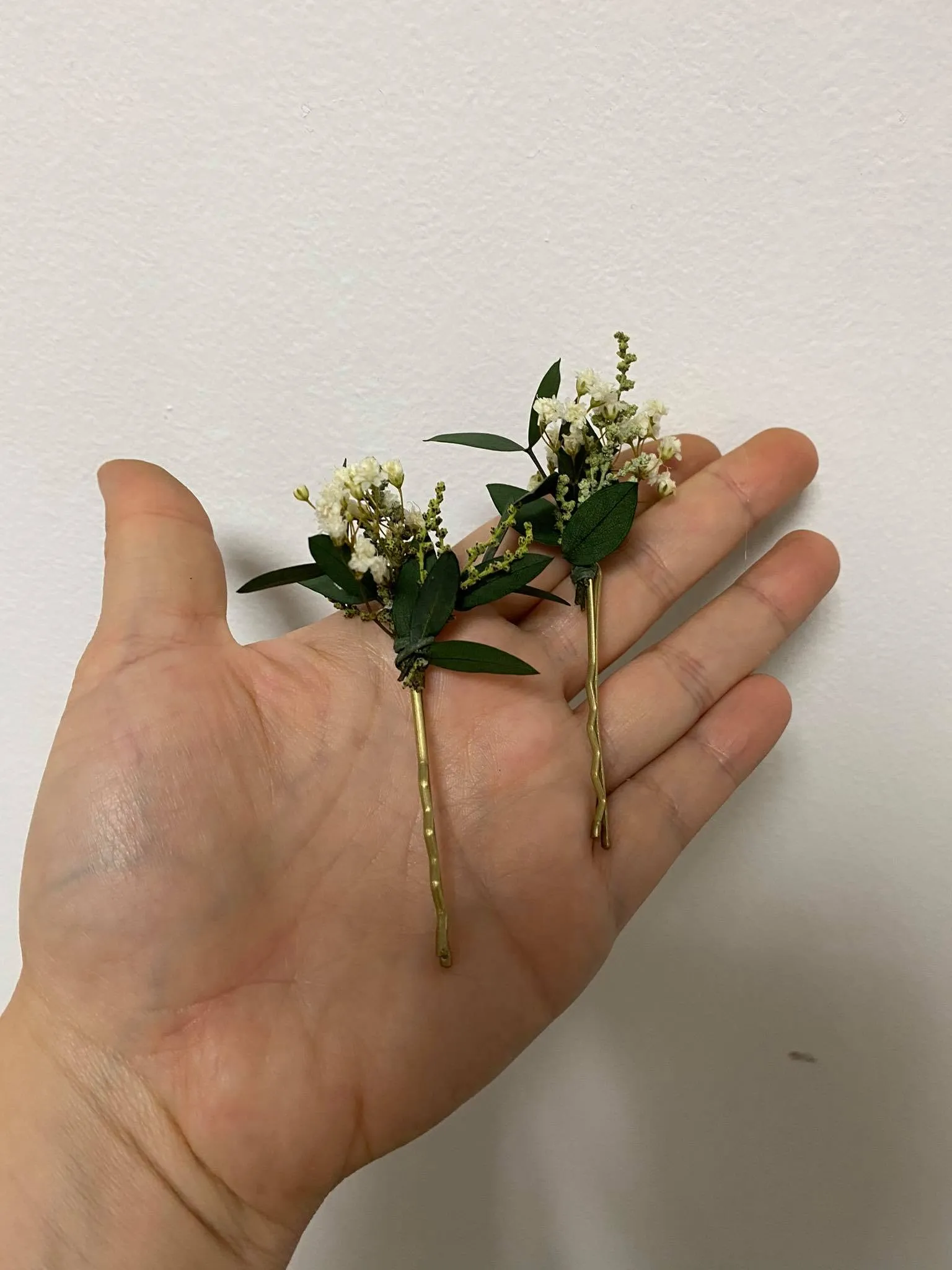 Greenery eucalyptus hairpins with baby's breath