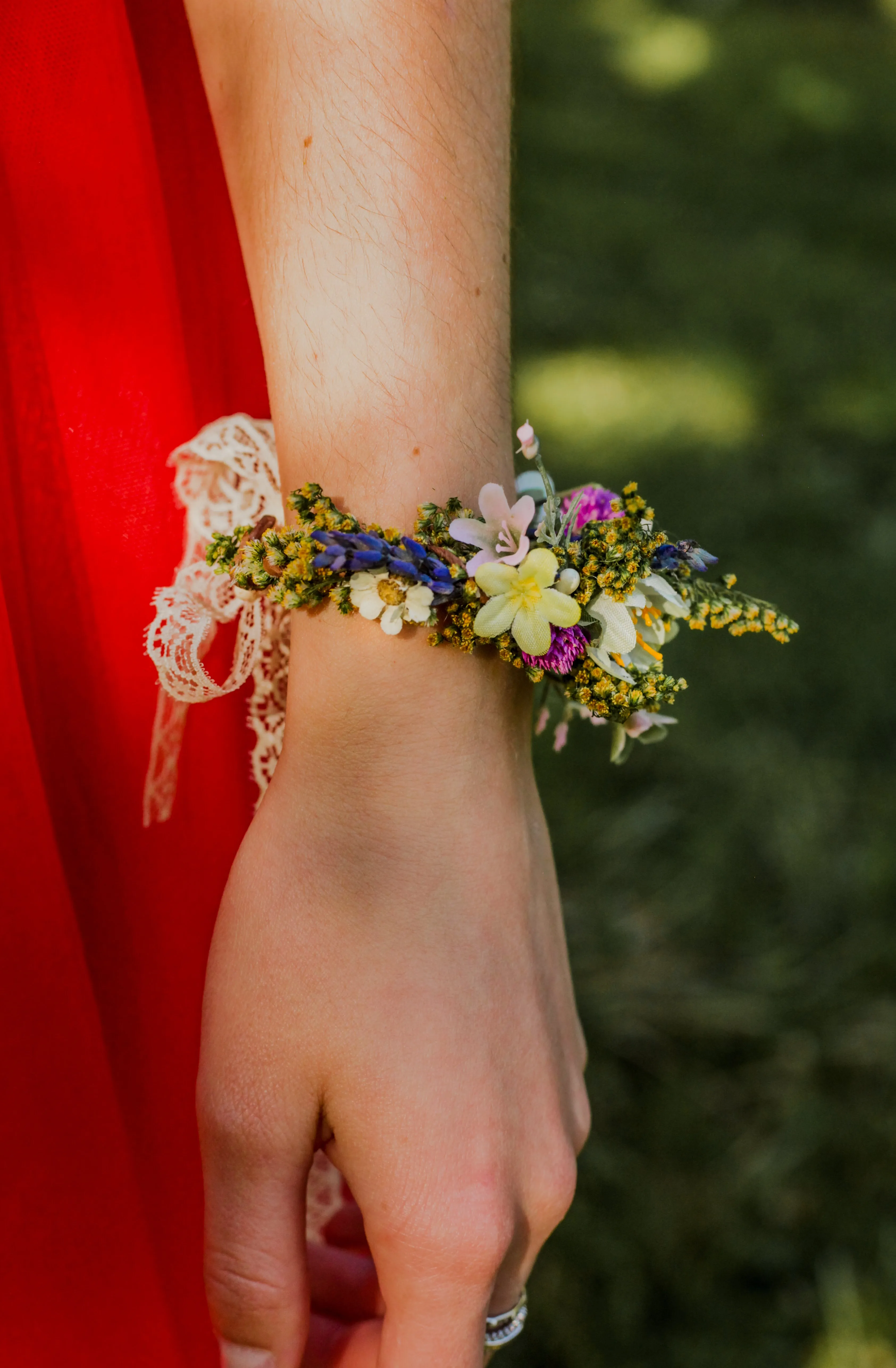 Meadow flower bracelet Wildflowers wrist corsage Bride to be Bridesmaid bracelet Natural wedding bracelet Flower girl bracelet Magaela