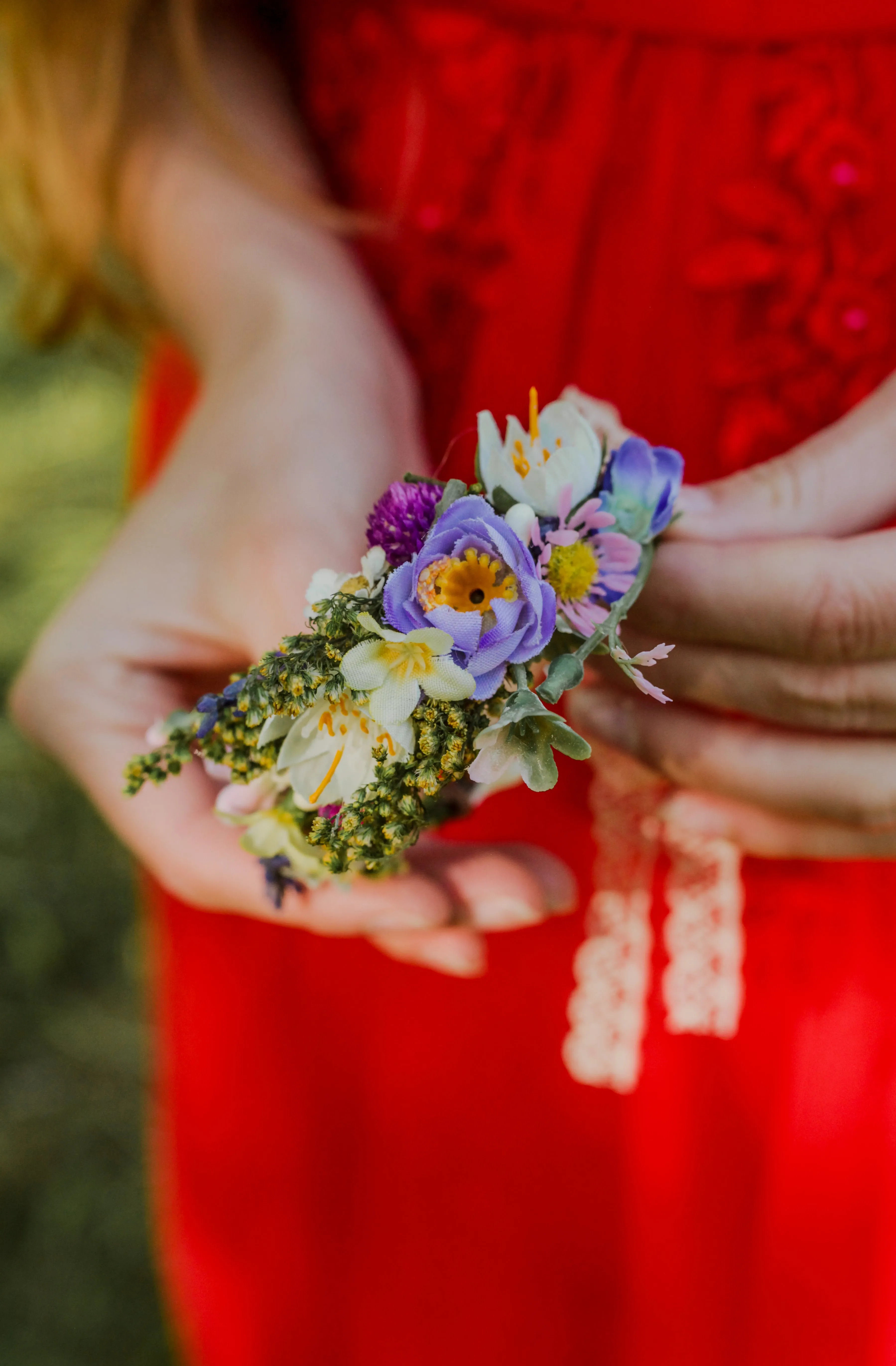 Meadow flower bracelet Wildflowers wrist corsage Bride to be Bridesmaid bracelet Natural wedding bracelet Flower girl bracelet Magaela