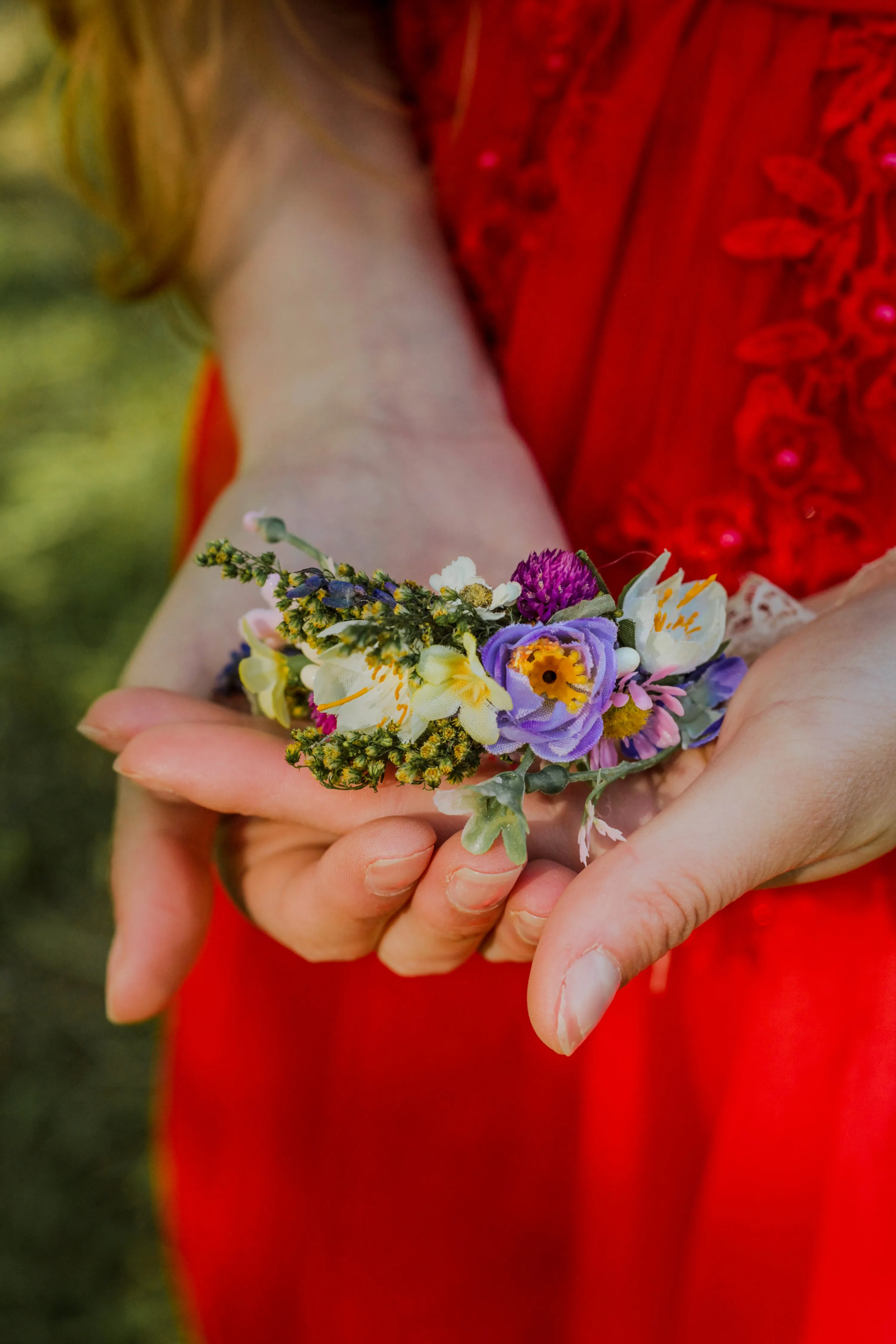 Meadow flower bracelet Wildflowers wrist corsage Bride to be Bridesmaid bracelet Natural wedding bracelet Flower girl bracelet Magaela