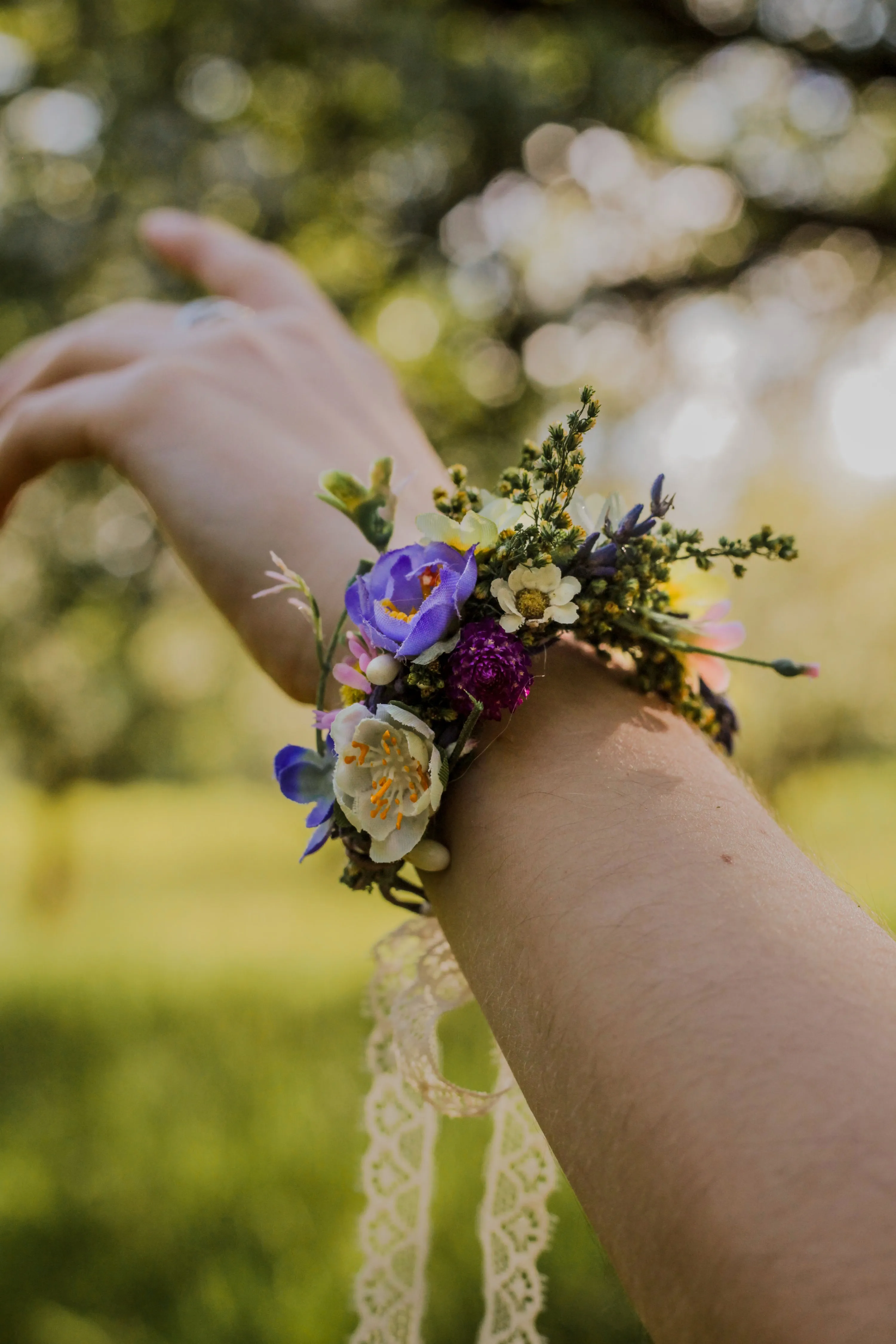 Meadow flower bracelet Wildflowers wrist corsage Bride to be Bridesmaid bracelet Natural wedding bracelet Flower girl bracelet Magaela