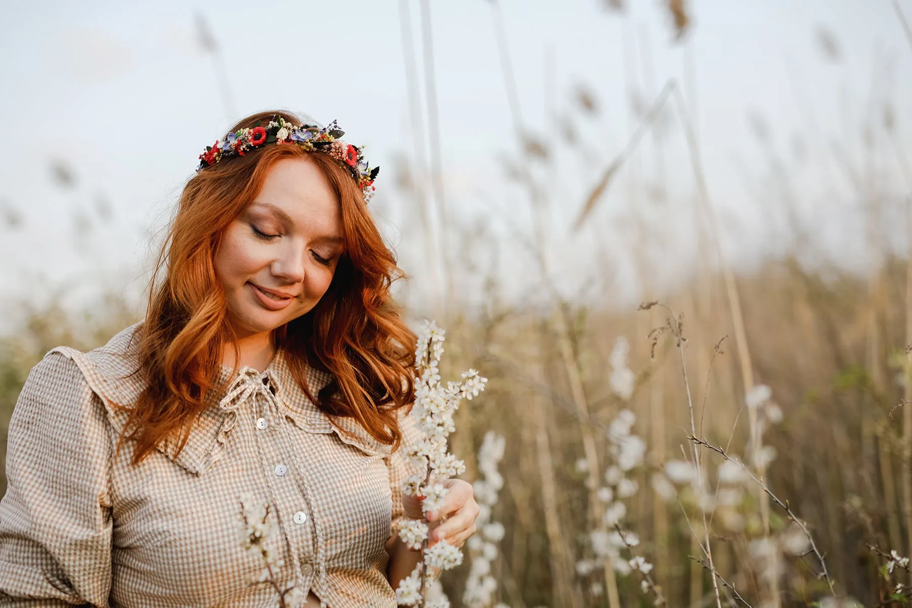 Meadow flower half wreath Bridal hair flower Colourful wedding crown Half wreath with poppy flowers Wedding hair accessories Magaela