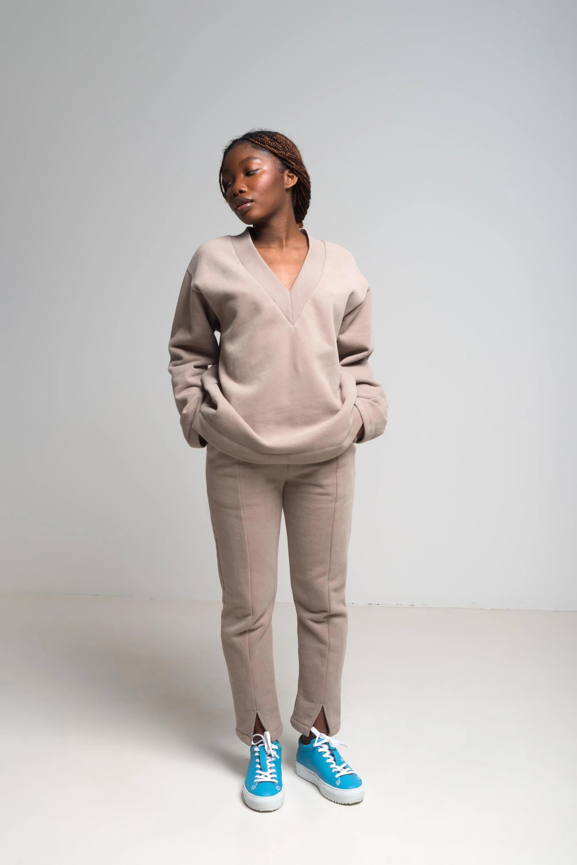 MESON v-neck taupe sweatshirt