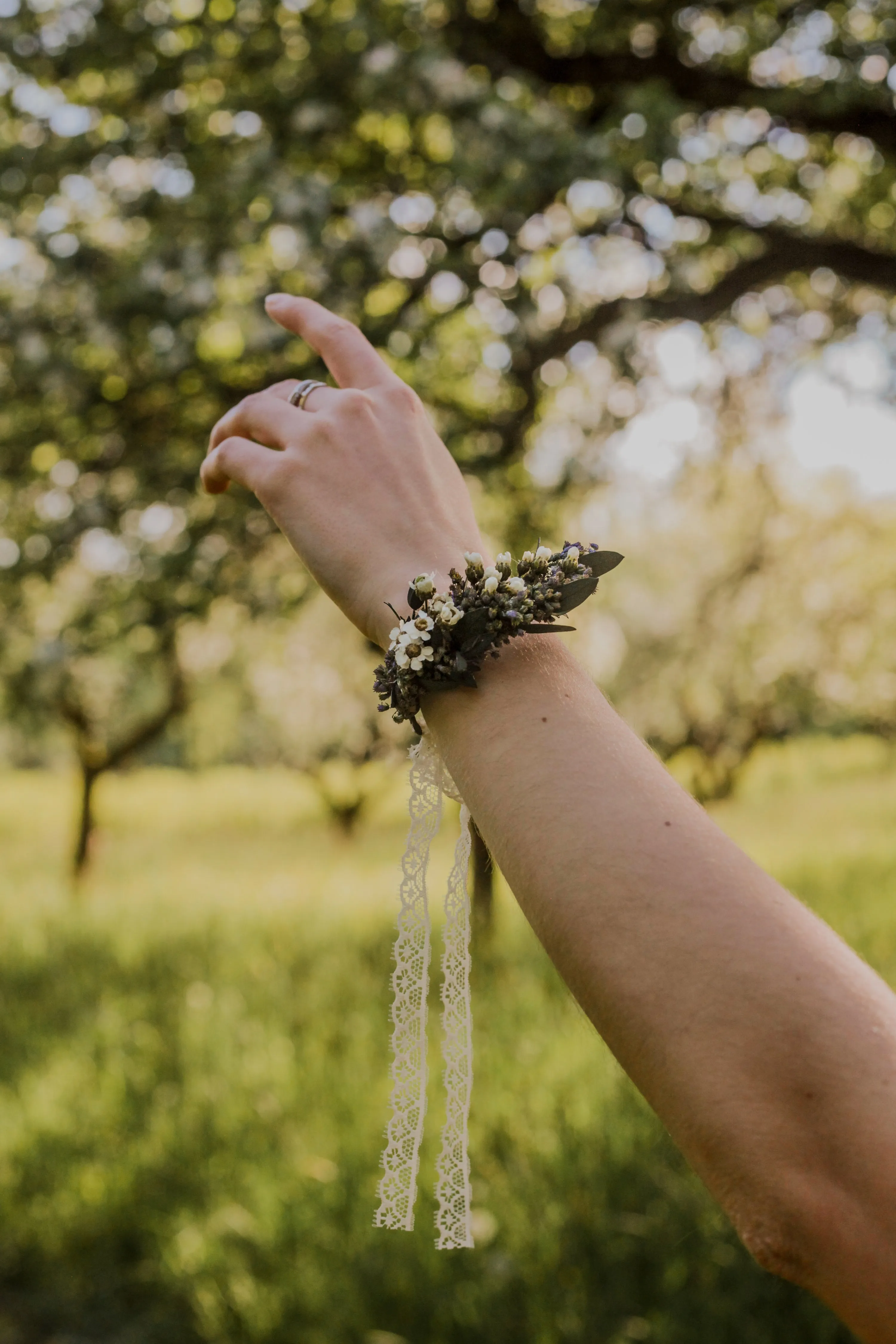 Natural flower bracelet Dried flowers wrist corsage Bride to be Bridesmaid bracelet Eucalyptus wedding bracelet Purple bracelet Magaela