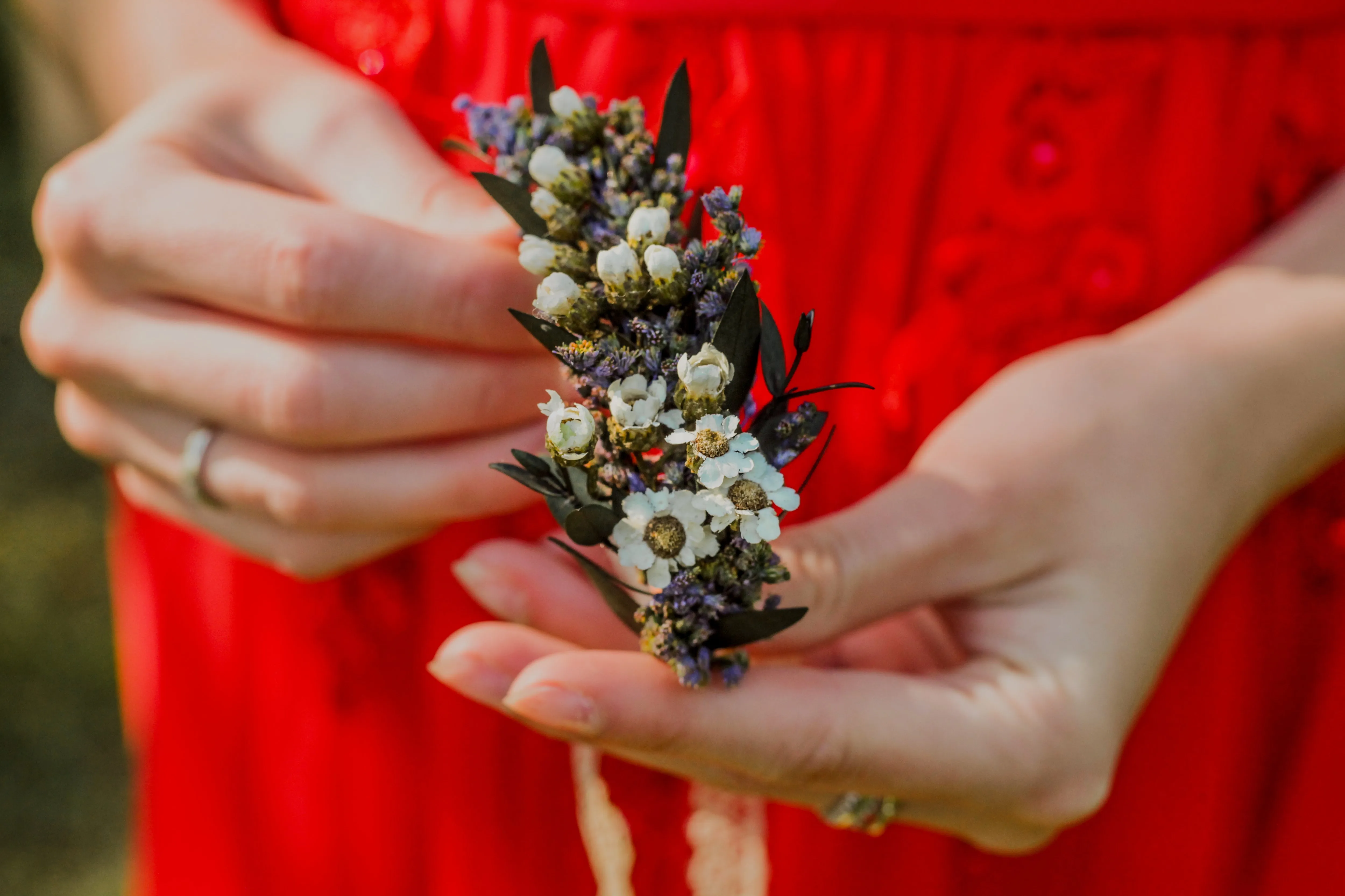 Natural flower bracelet Dried flowers wrist corsage Bride to be Bridesmaid bracelet Eucalyptus wedding bracelet Purple bracelet Magaela